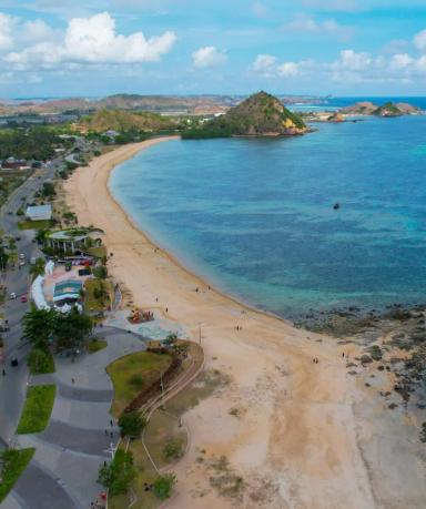 Pantai Kuta Mandalika & Makan Siang