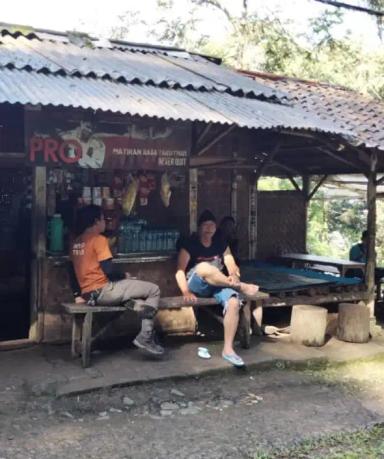 Tiba di Basecamp Kawah Ratu