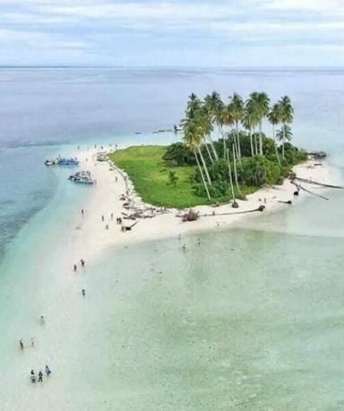 Tiba di Pulau Manimbora (Island Hoping)