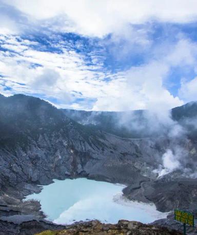 Tangkuban Perahu