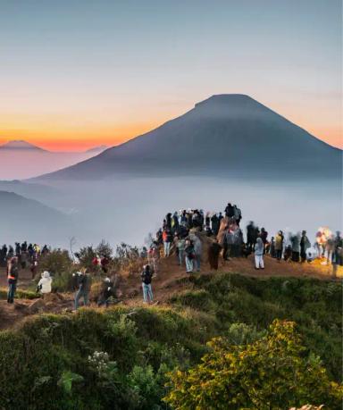 Hunting Sunrise di Bukit Sikunir