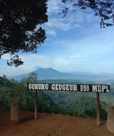 Start trekking menuju Bukit Daolong