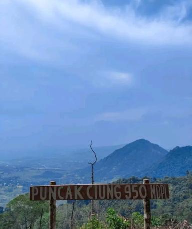 Tiba di Puncak Ciung 950 Mdpl