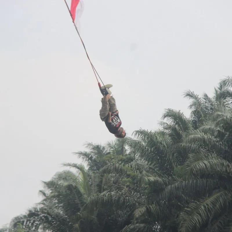 rope-jump-jembatan-citarum