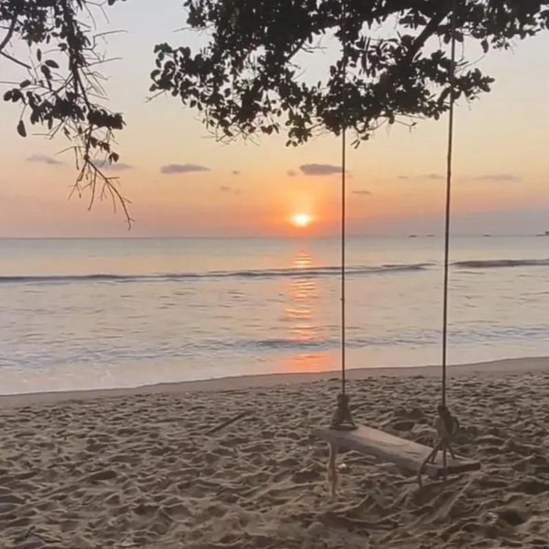 explore-pantai-pandan-carita